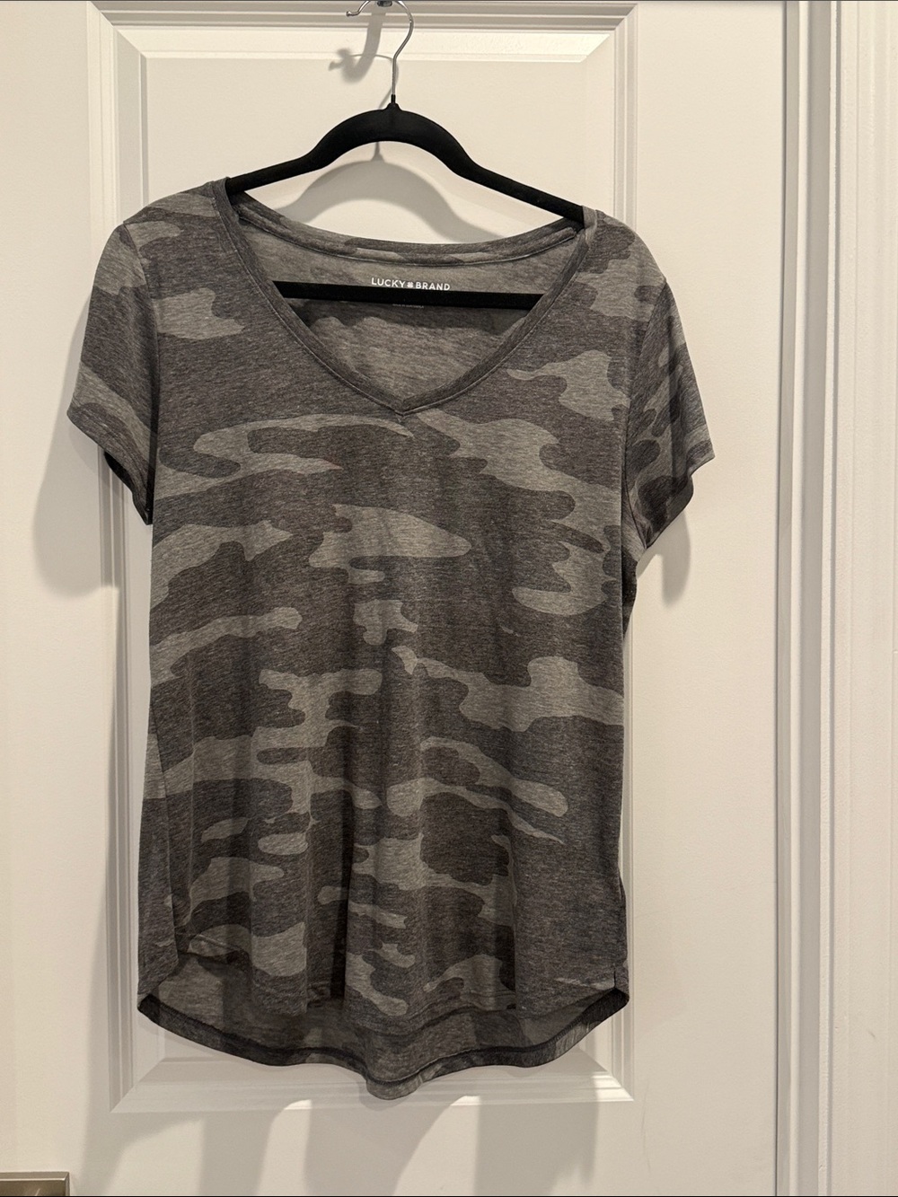 Lucky Brand Gray Camo V-Neck Short Sleeve Tee